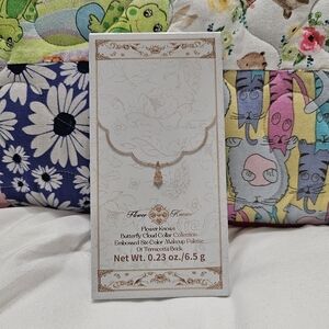 Flower Knows Butterfly Cloud Collar Embossed Six-Color Makeup Palette - 01